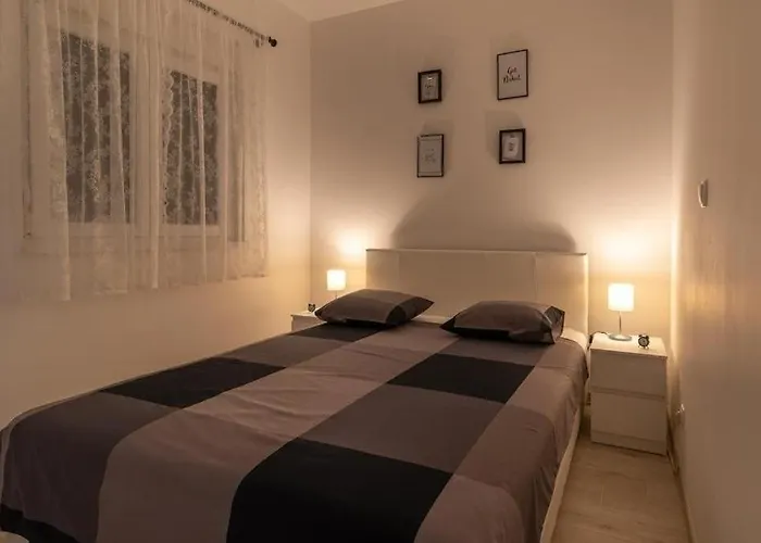 Apartment With Parking Space - 25137 Trogir