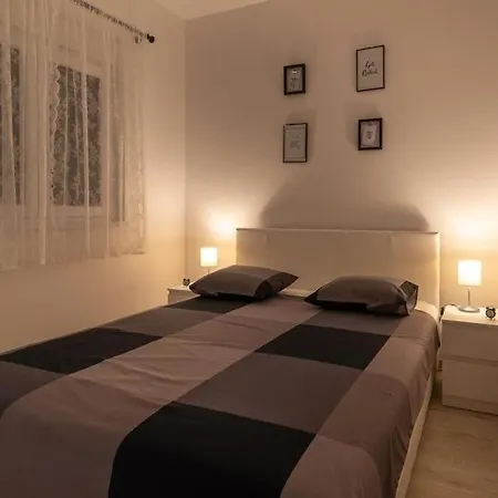 Apartment With Parking Space - 25137 Trogir