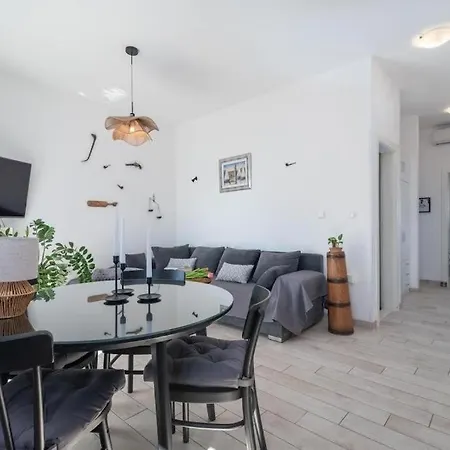 Apartamento With Parking Space - 25137 Trogir