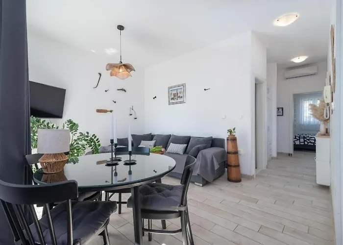 Apartment With Parking Space - 25137 Trogir